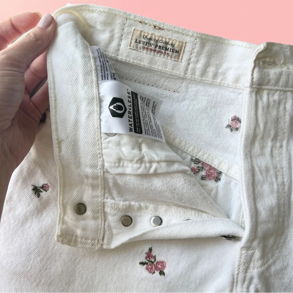 Levi’s 501 Embroidered Rose Shorts - Picture 4 of 6